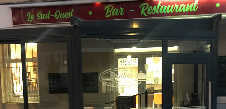 Restaurant le Sud Ouest : le pas de porte